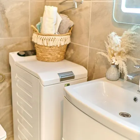 Blue Shell Apartment- & Pool アパート ママイア