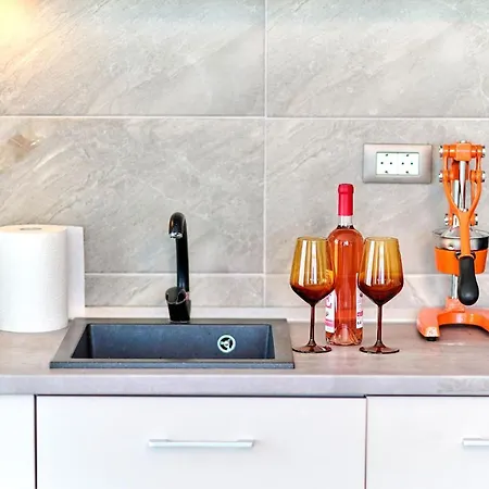 Blue Shell Apartment- & Pool ママイア