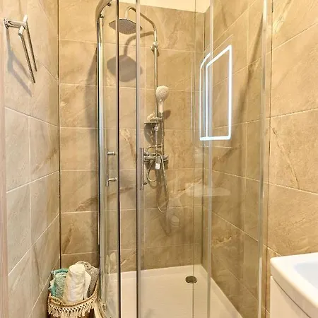 Blue Shell Apartment- & Pool