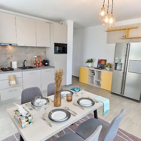 Blue Shell Apartment- & Pool *