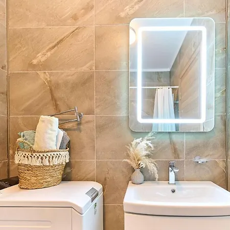 Blue Shell Apartment- & Pool Apartamento Mamaia